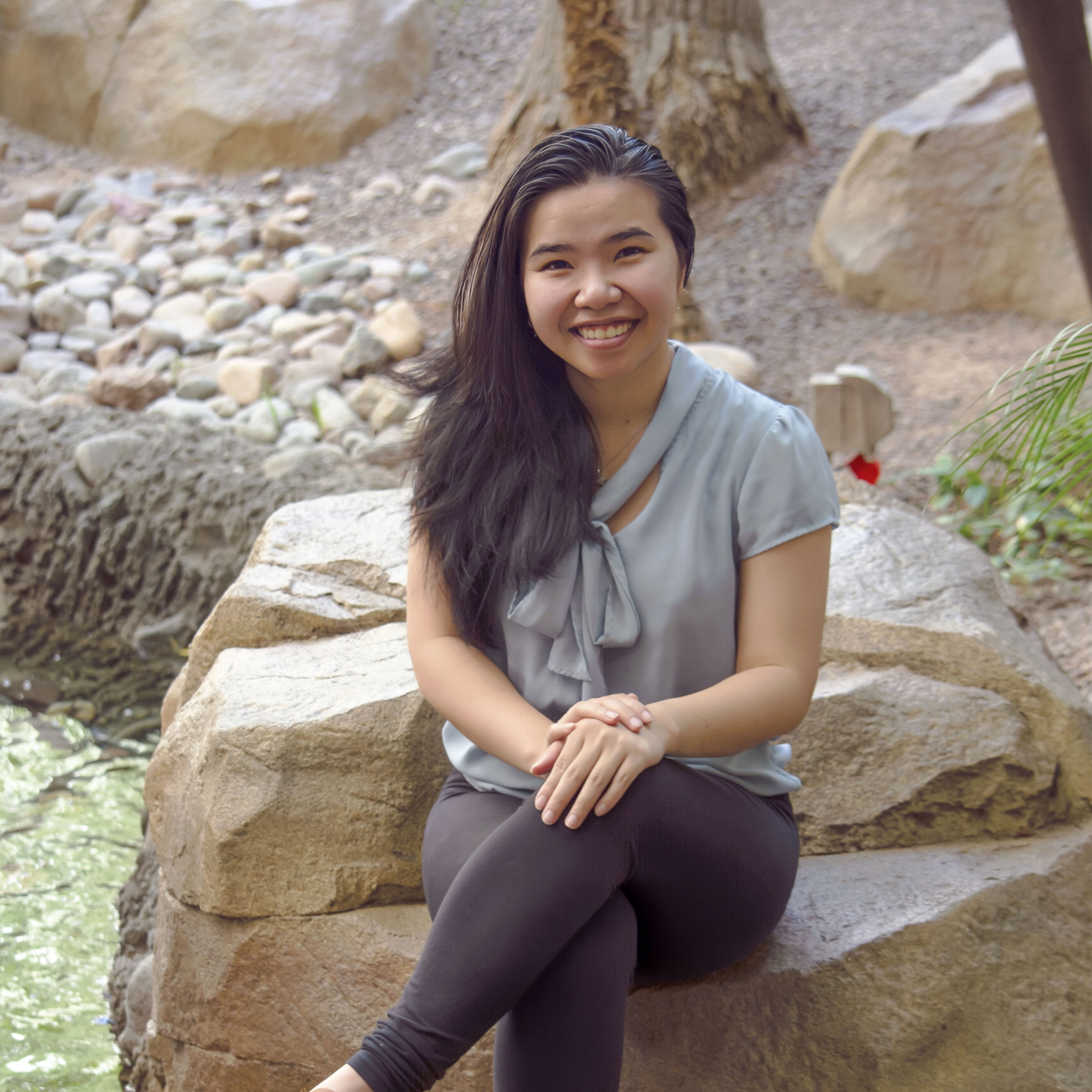 Thuy T Tran Headshot